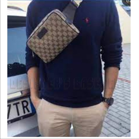 Gucci beige/brown GG
canvas Crossbody Fanny Pack - Picture 4 of 9